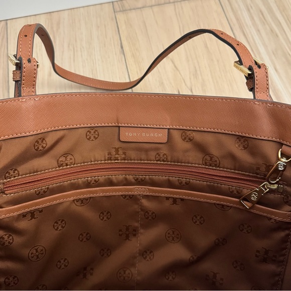 Tory Burch large Emerson Tote - Picture 4 of 9